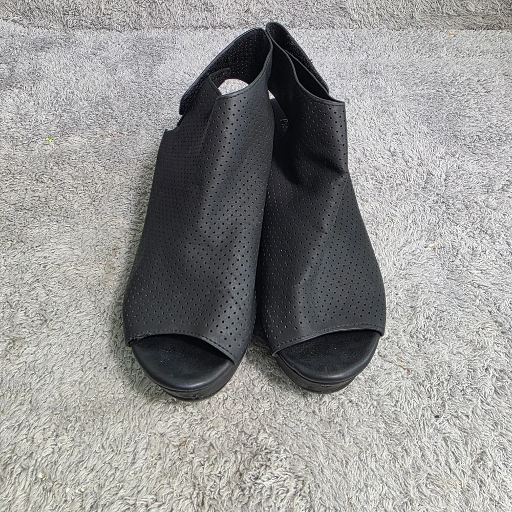Pierre Dumas Wedge Sandals Black Perforated‎ Platform Open Toe Womens 6
